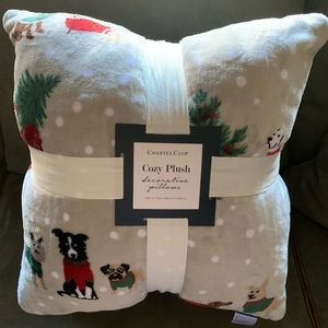 Holiday plush pillow set of 2 -18”x18”.      Charter Club